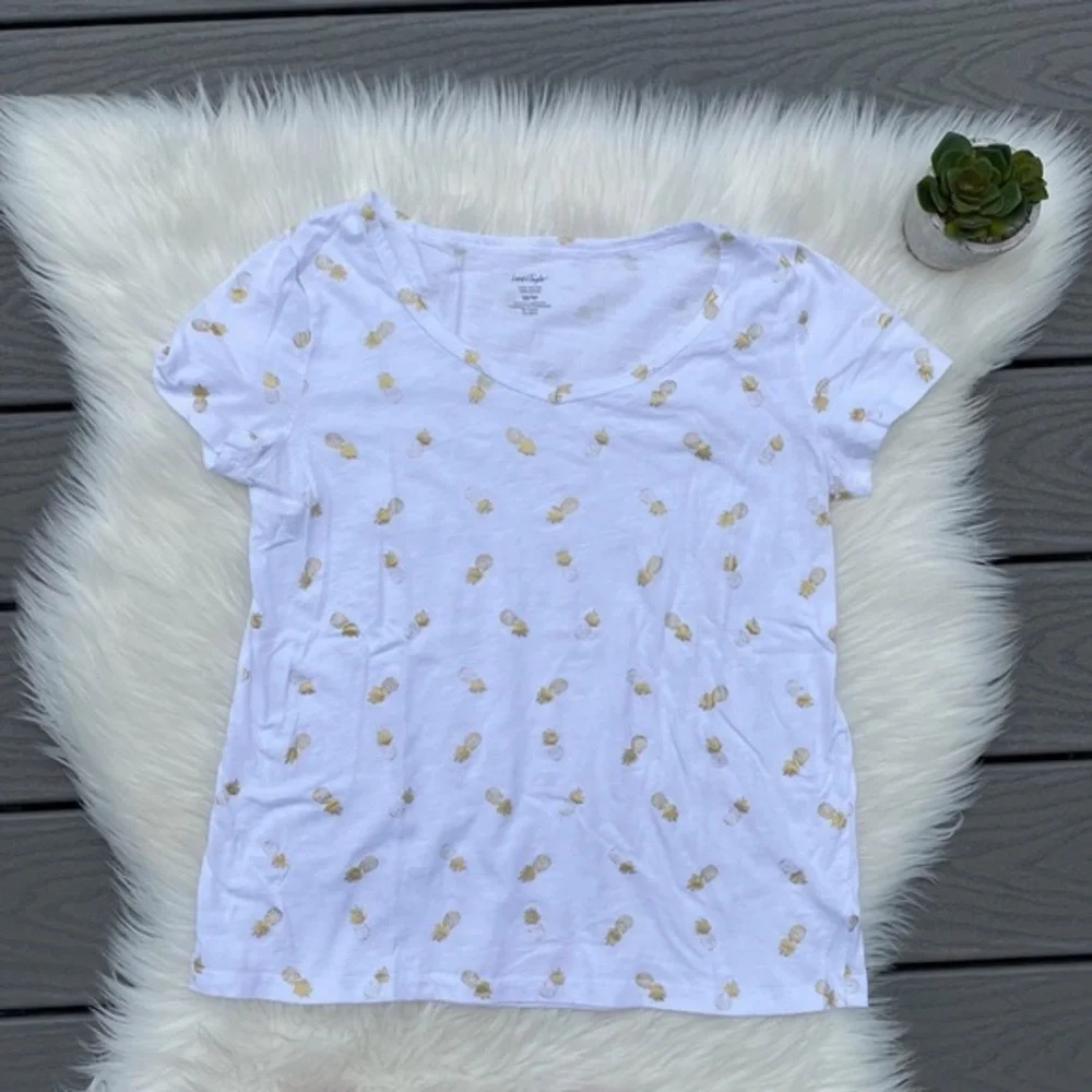 Lord & Taylor metallic pineapple tee